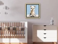 Wizualizacja podświetlanego obrazu LED z alpaką w złotej ramce, zawieszonego nad komodą i łóżeczkiem w jasnym, minimalistycznym pokoju dziecięcym. Elegancka i ciepła dekoracja.